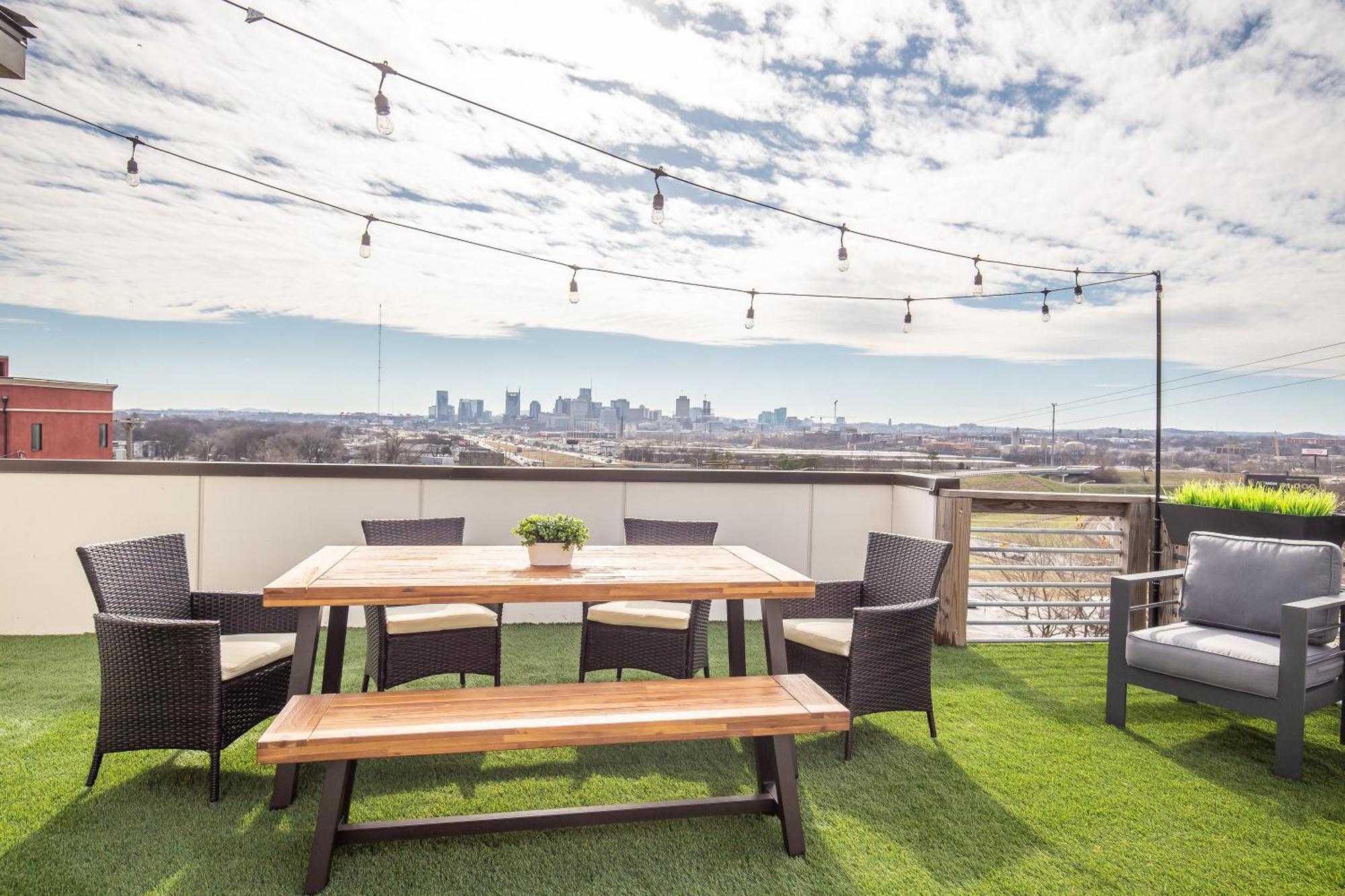 Whiskey House With Rooftop Golf, City Views! 8Min To Downtown! Sleeps 9! Νάσβιλ Εξωτερικό φωτογραφία