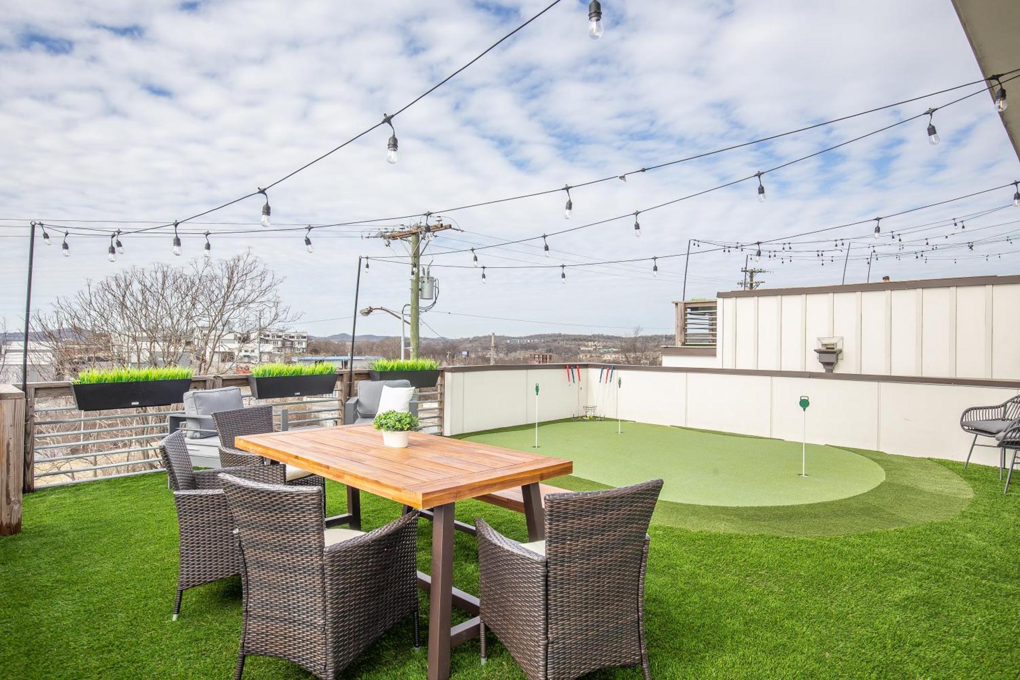 Whiskey House With Rooftop Golf, City Views! 8Min To Downtown! Sleeps 9! Νάσβιλ Εξωτερικό φωτογραφία