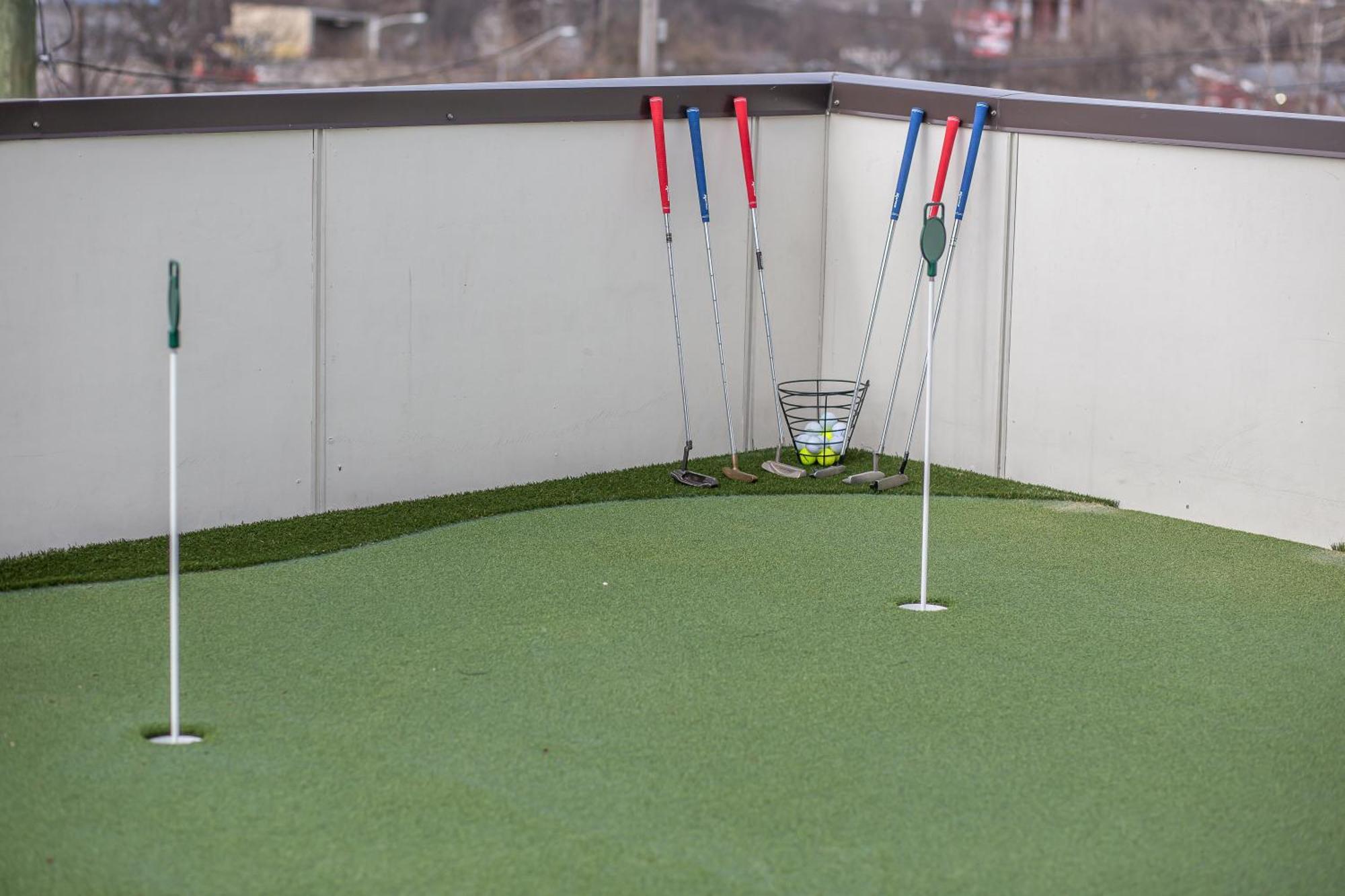 Whiskey House With Rooftop Golf, City Views! 8Min To Downtown! Sleeps 9! Νάσβιλ Εξωτερικό φωτογραφία